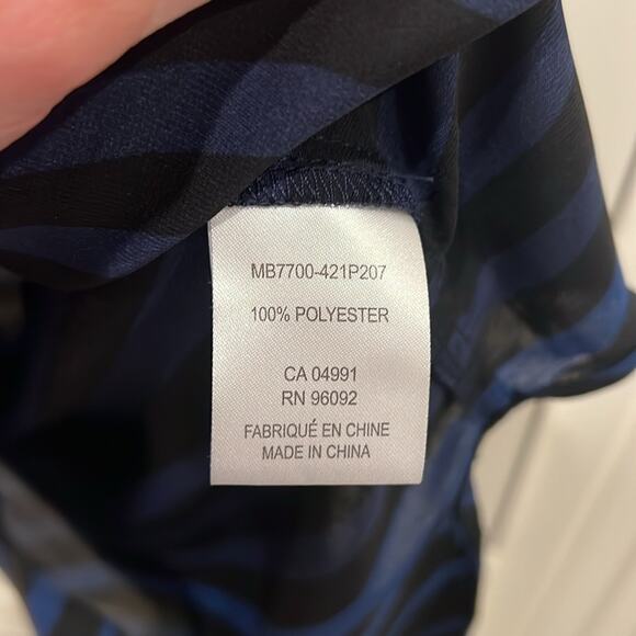 🔥🔥FIRE SALE🔥🔥 EUC work blouse - Picture 5 of 7